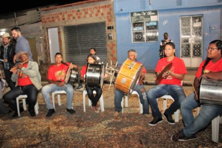 Tradicional banda de pífano dá as boas vindas ao público do Arraiá Gonzagão