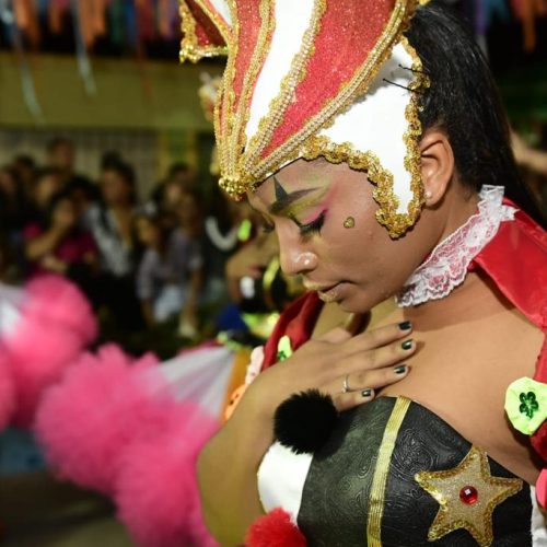 Baixão é “Gonzagão”: arraial comunitário tem circo, cangaço e muito público