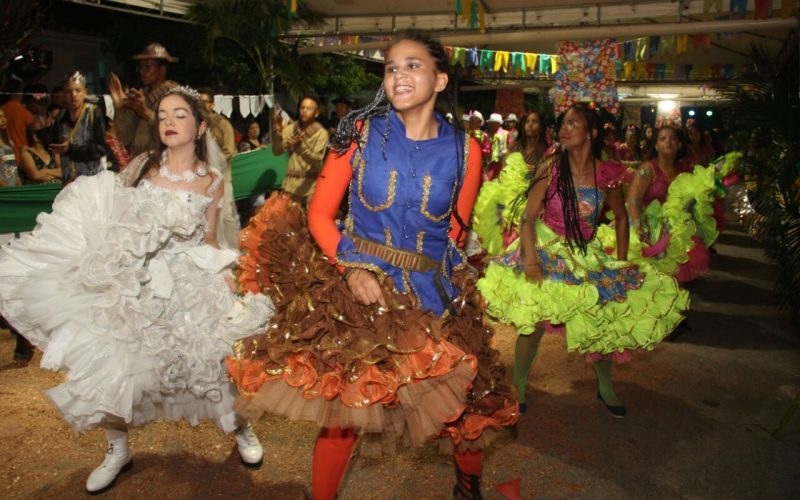 Arraiá Gonzagão agita véspera de São João em seu bairro